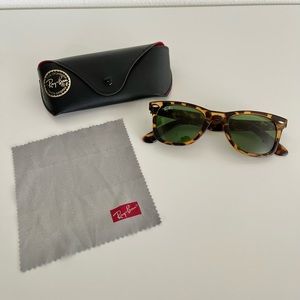 Women's Ray-Ban Wayfarer Tortoise Sunglasses